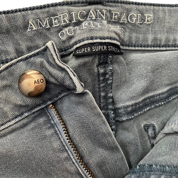 AEO Denim Super Super Stretch Crop Jegging Medium Blue Wash Raw Hem Mid Rise 8 - Picture 2 of 15